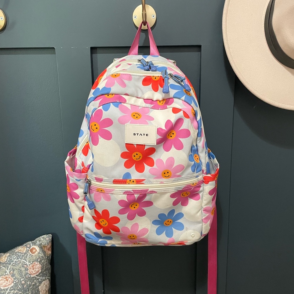 STATE KIDS KANE DOUBLE POCKET BACKPACK - DAISIES